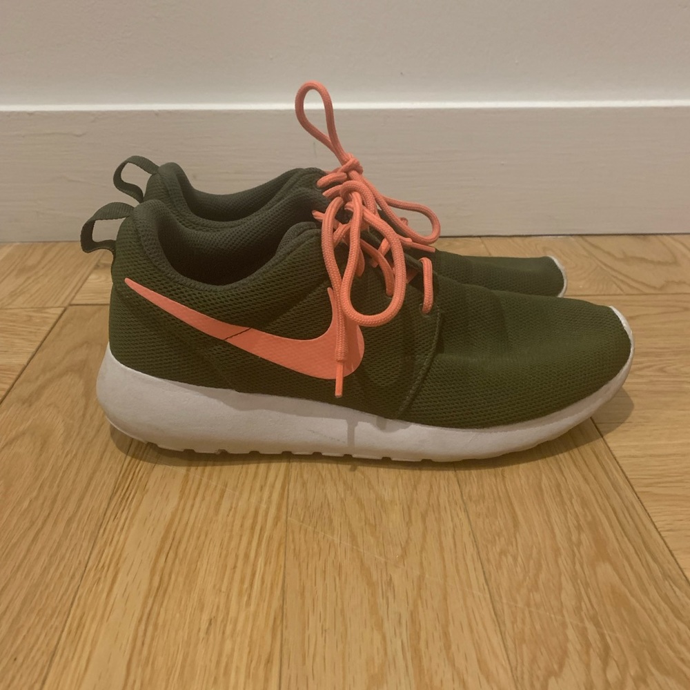 Nike ‘Roshe One’ Sneakers sz 7